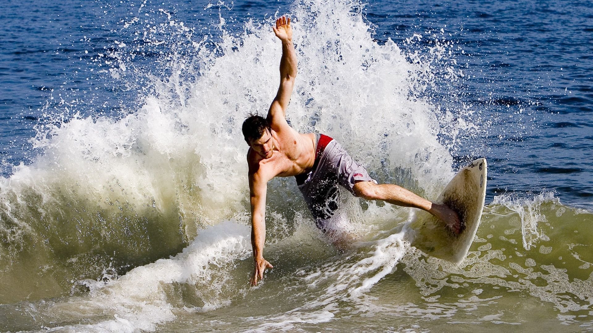格林伍德在比赛中的冷静表现，使袋鼠队攻防转换更加高效，格林伍德速度快吗